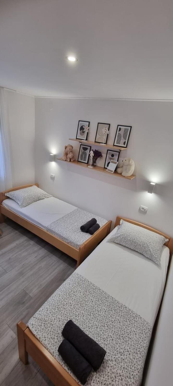 Duće Apartments Mladen מראה חיצוני תמונה