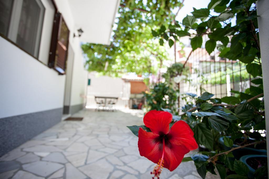 Duće Apartments Mladen מראה חיצוני תמונה