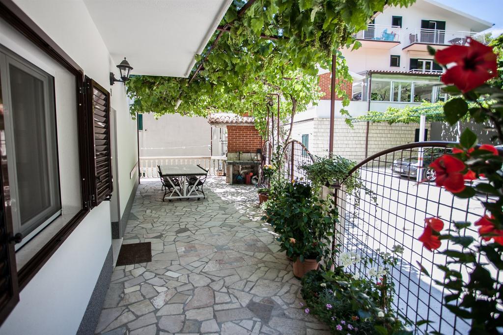 Duće Apartments Mladen מראה חיצוני תמונה